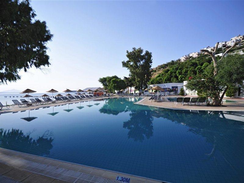 Noa Javelin Beach Club